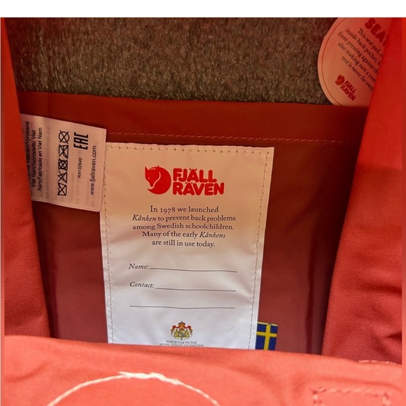 Fjallraven • NWT Mini Kanken Backback, Dahlia, Water Resistant - Picture 3 of 9